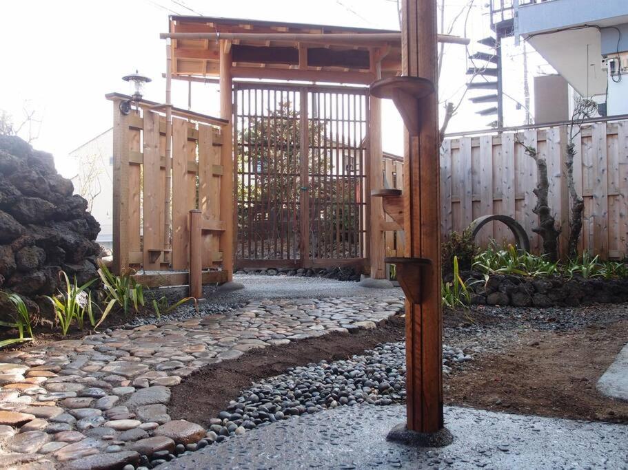 Villa つるば舎 Fujiyoshida Esterno foto