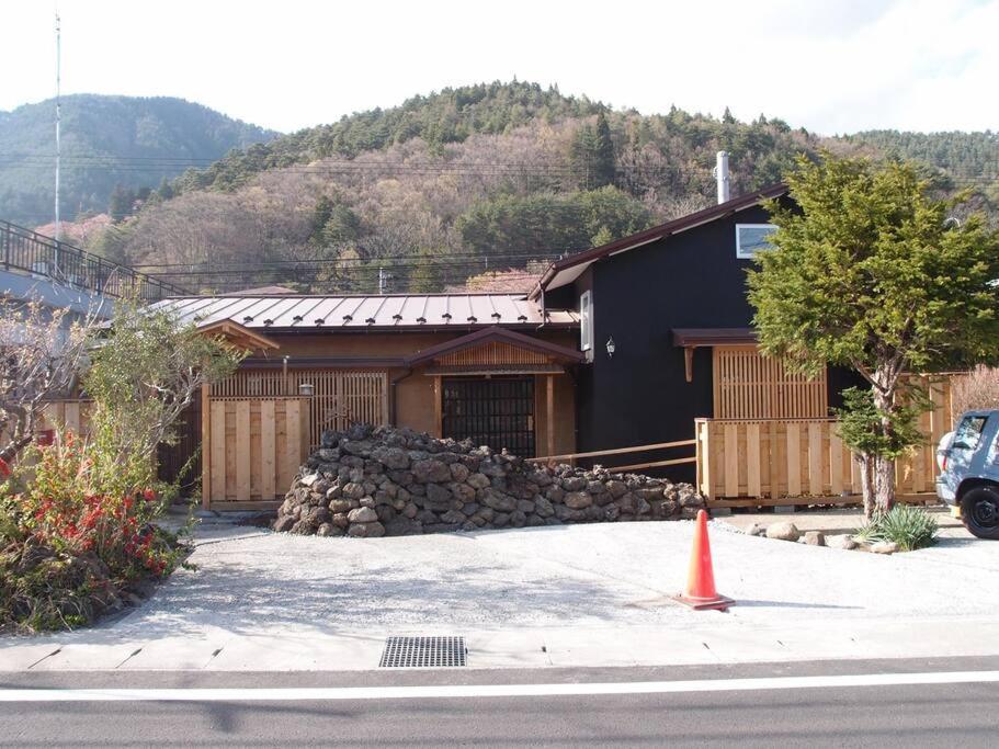Villa つるば舎 Fujiyoshida Esterno foto